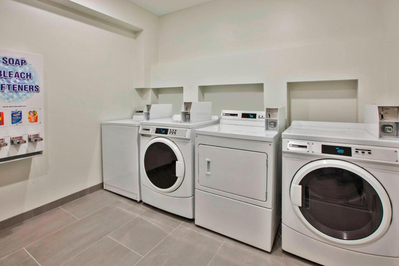 Fairfield Inn & Suites By Marriott Milwaukee Downtown Bagian luar foto