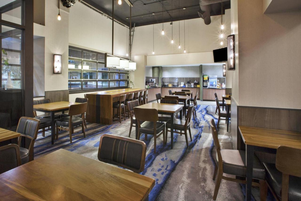 Fairfield Inn & Suites By Marriott Milwaukee Downtown Bagian luar foto