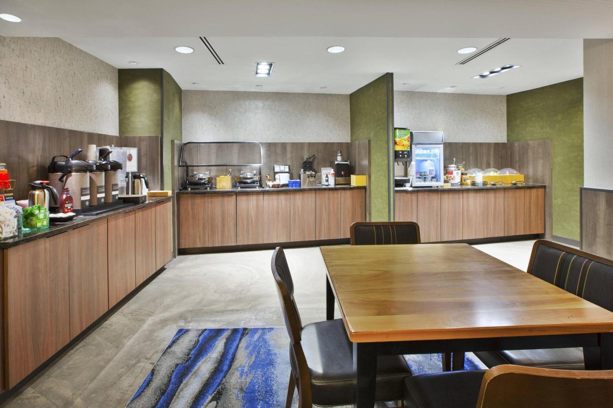 Fairfield Inn & Suites By Marriott Milwaukee Downtown Bagian luar foto