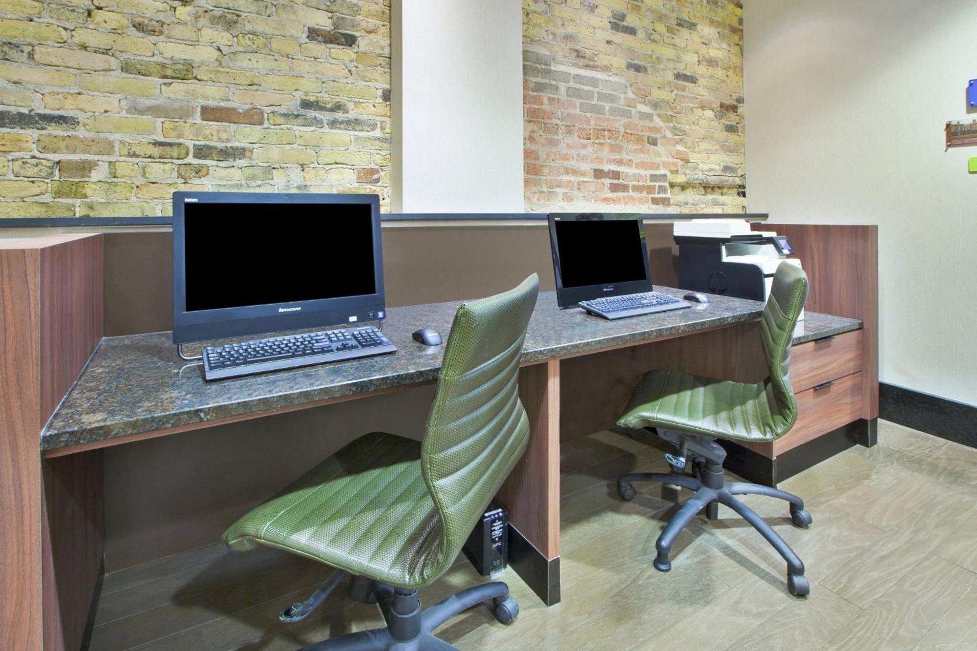 Fairfield Inn & Suites By Marriott Milwaukee Downtown Bagian luar foto