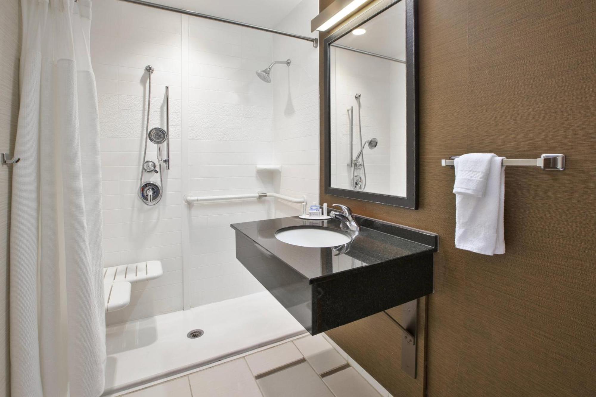 Fairfield Inn & Suites By Marriott Milwaukee Downtown Bagian luar foto