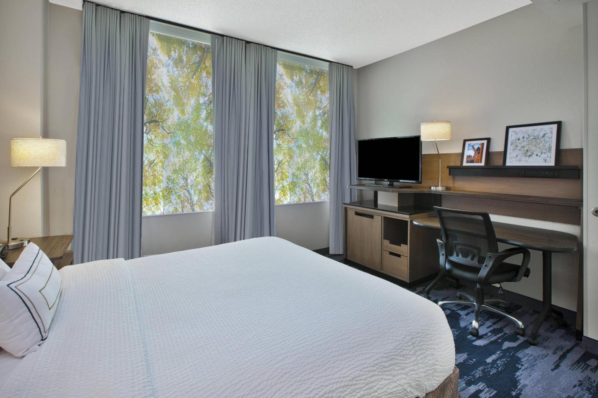Fairfield Inn & Suites By Marriott Milwaukee Downtown Bagian luar foto