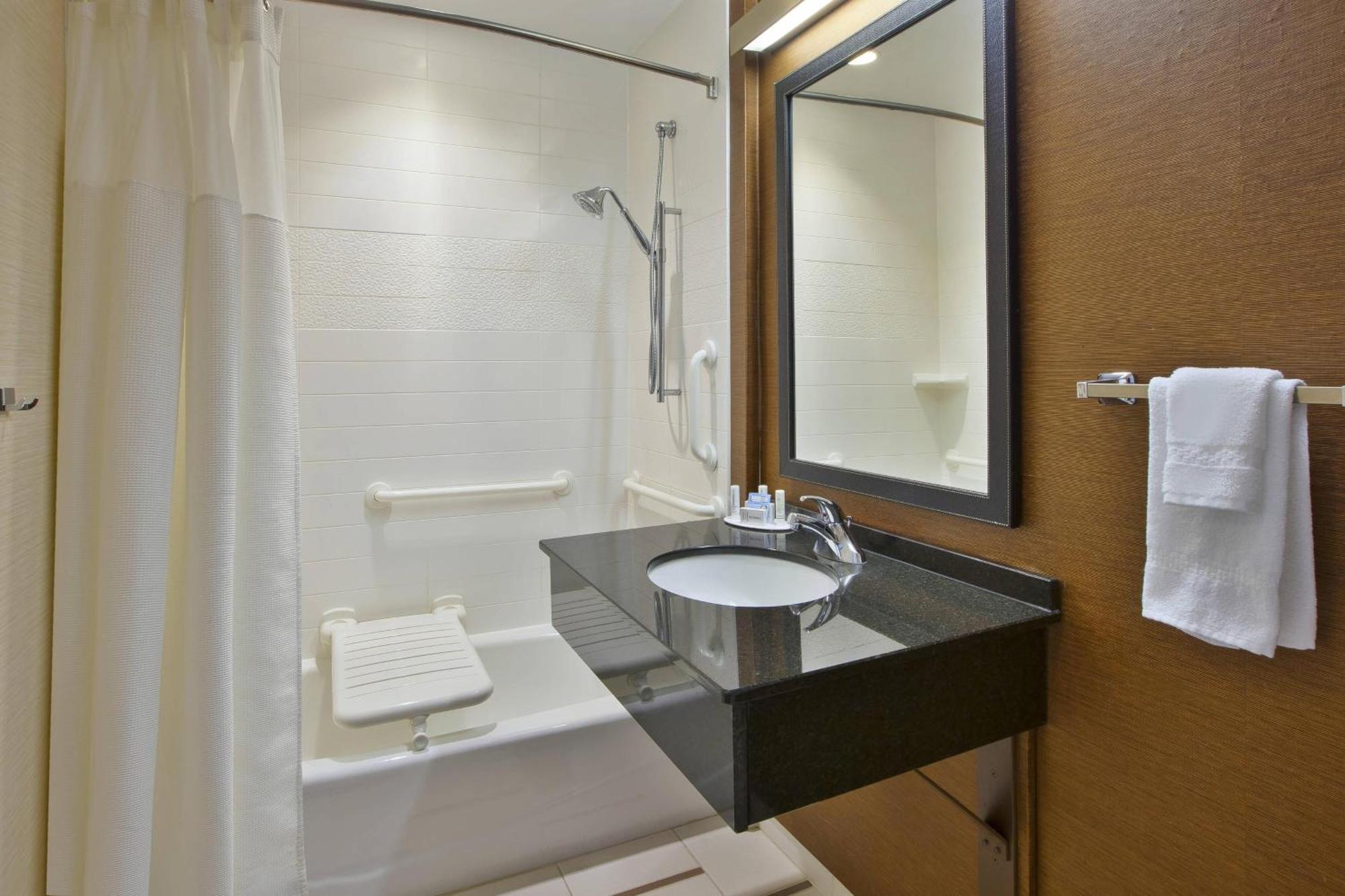 Fairfield Inn & Suites By Marriott Milwaukee Downtown Bagian luar foto