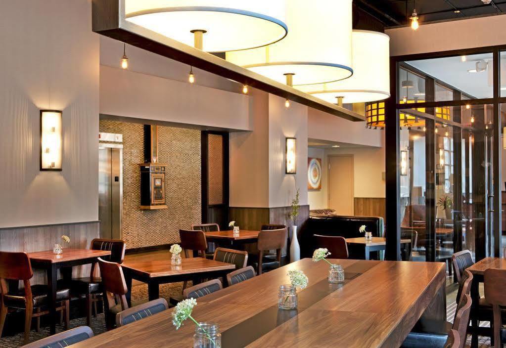 Fairfield Inn & Suites By Marriott Milwaukee Downtown Bagian luar foto