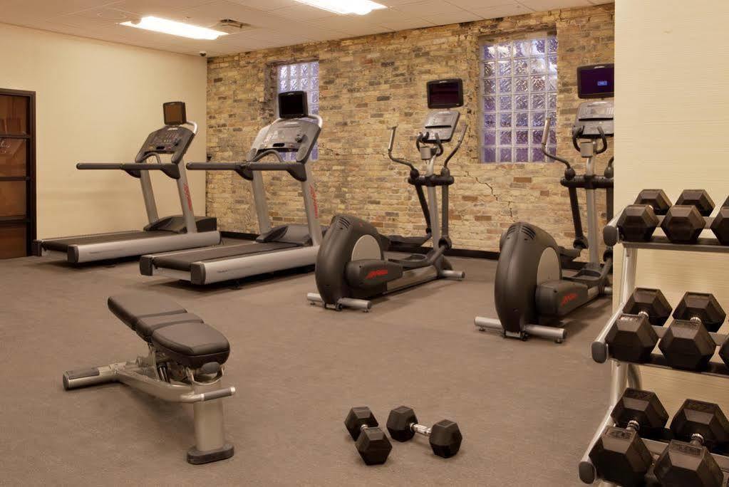 Fairfield Inn & Suites By Marriott Milwaukee Downtown Bagian luar foto