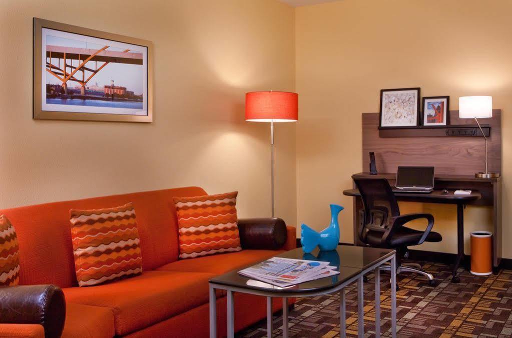 Fairfield Inn & Suites By Marriott Milwaukee Downtown Bagian luar foto