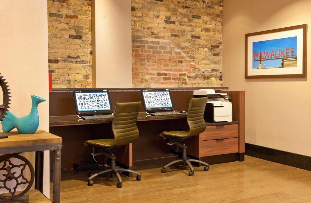 Fairfield Inn & Suites By Marriott Milwaukee Downtown Bagian luar foto
