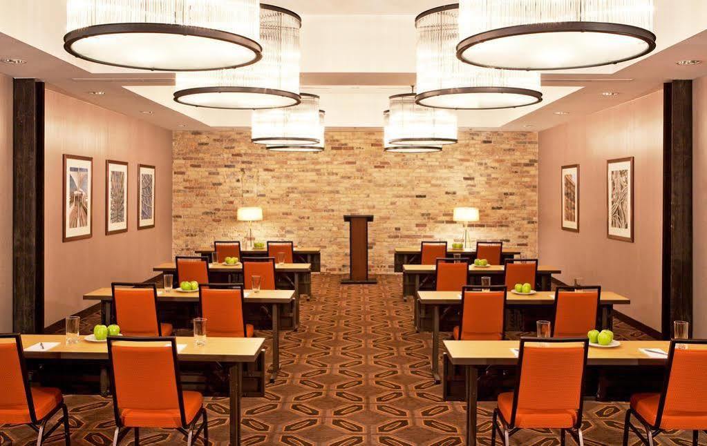 Fairfield Inn & Suites By Marriott Milwaukee Downtown Bagian luar foto
